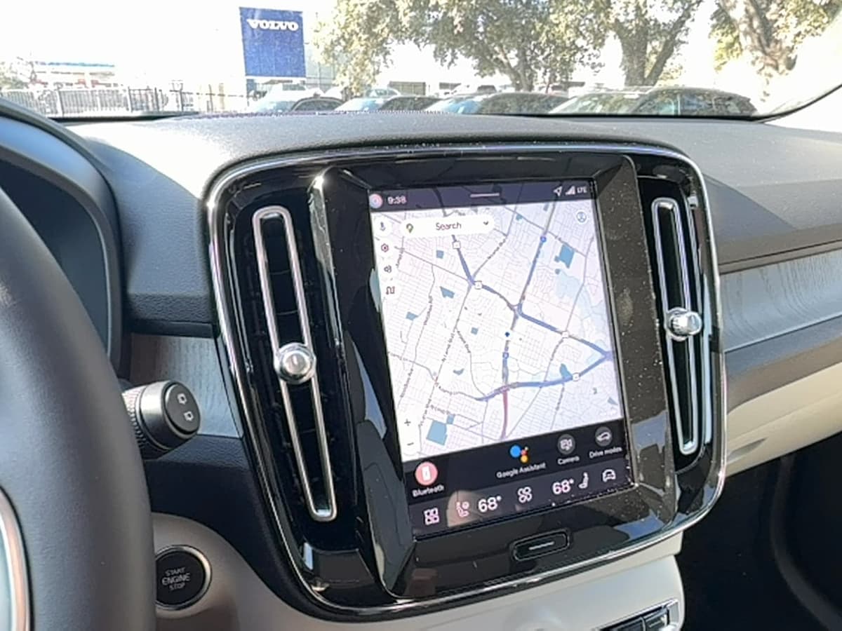 2026 Volvo XC40 - Image 19