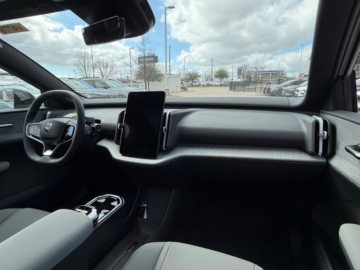 2026 Volvo EX30 - Image 10