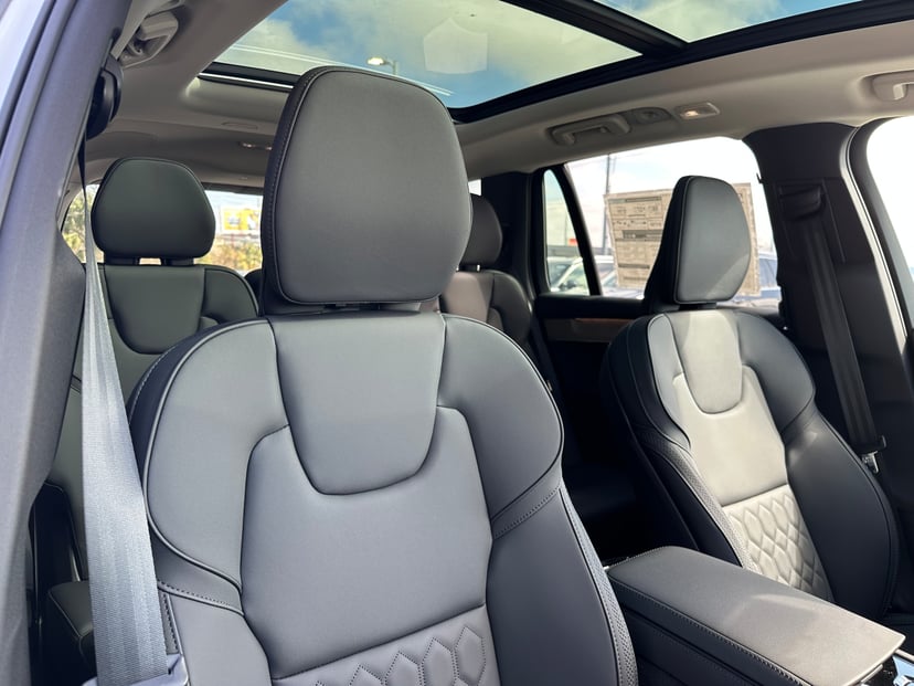 2025 Volvo XC90 plug-in hybrid - Image 7