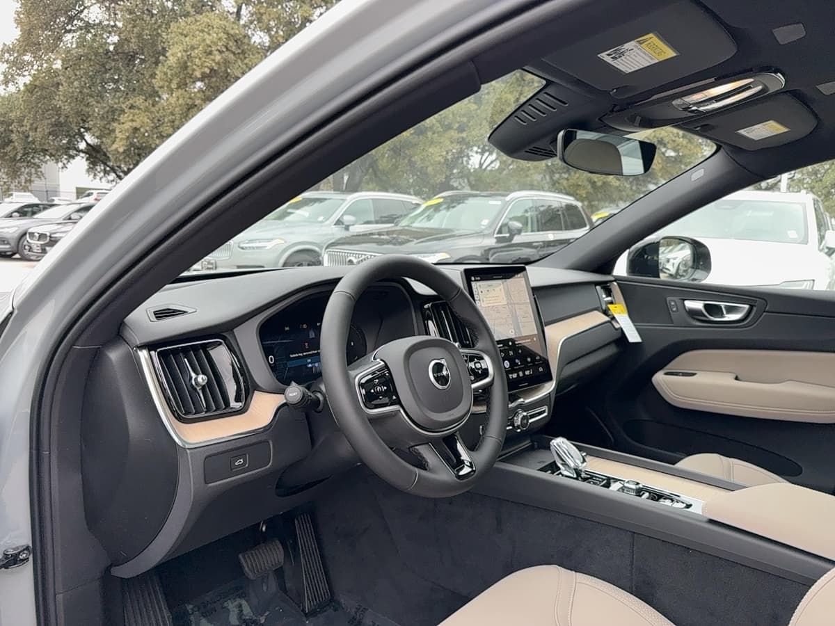 2026 Volvo XC60 - Image 12