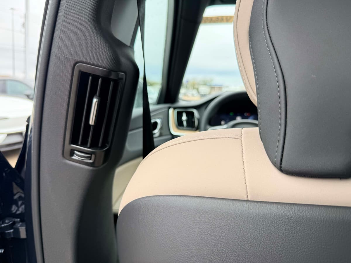 2026 Volvo XC60 - Image 16