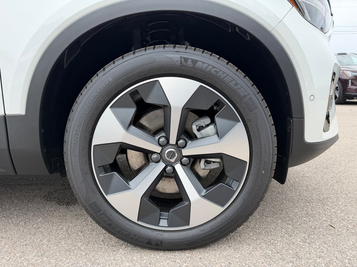 2026 Volvo XC40 - Image 7