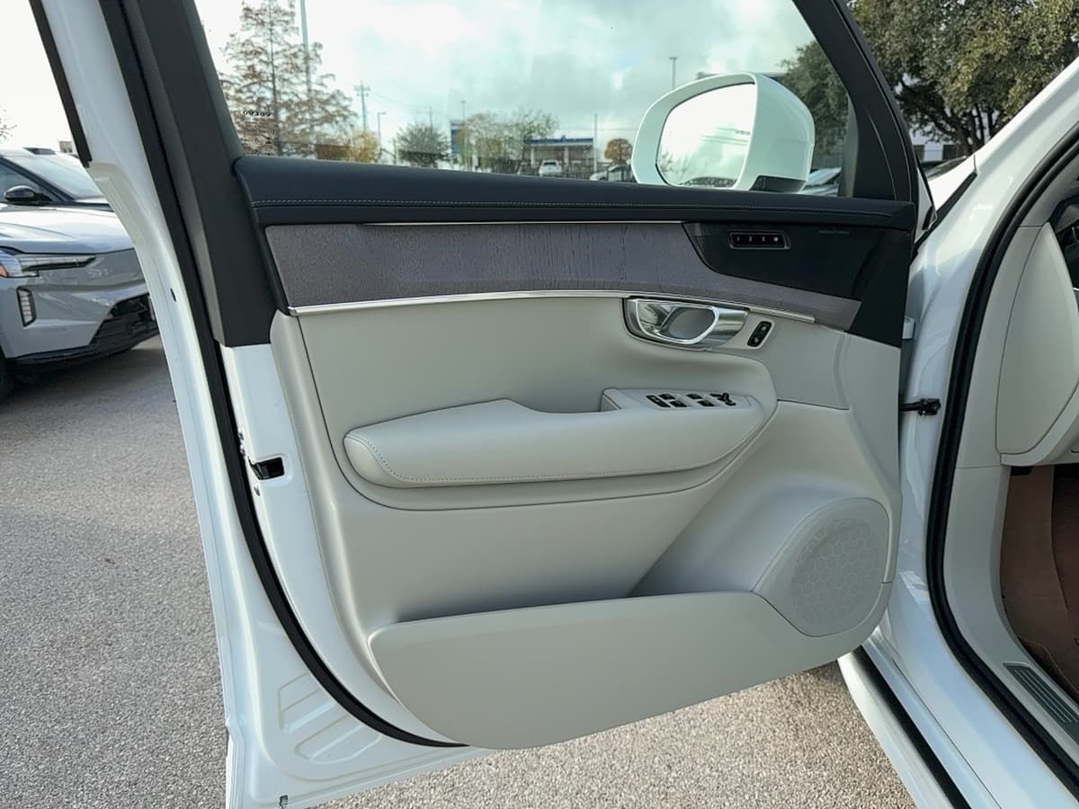 2026 Volvo XC90 plug-in hybrid - Image 9