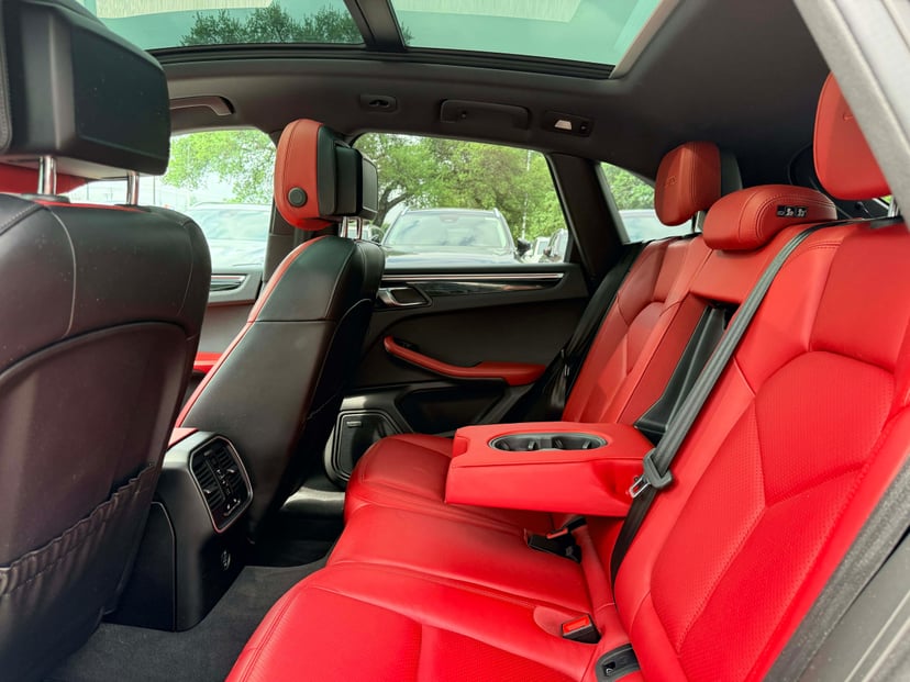 2018 Porsche Macan - Image 16