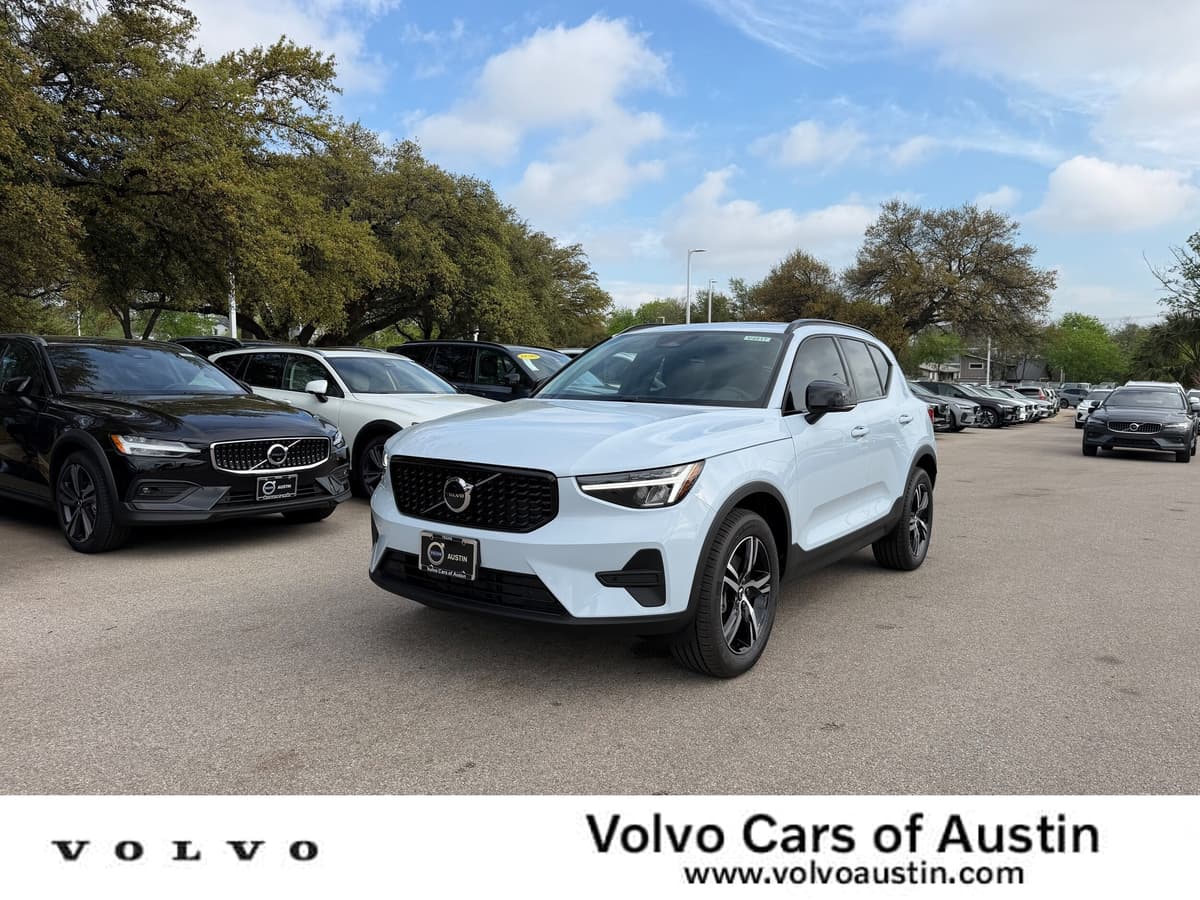 2026 Volvo XC40 - Image 1