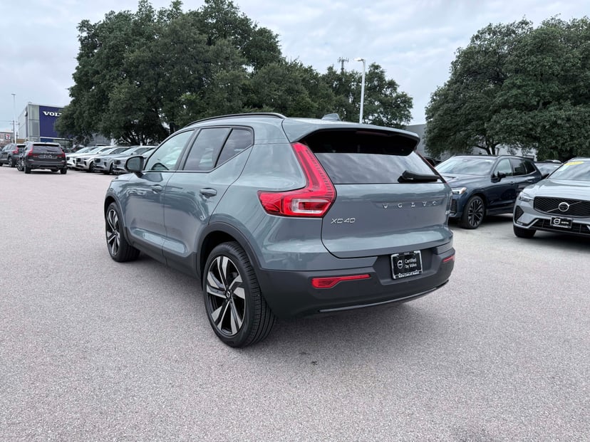2023 Volvo XC40 - Image 2