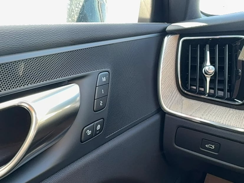2026 Volvo XC60 - Image 17