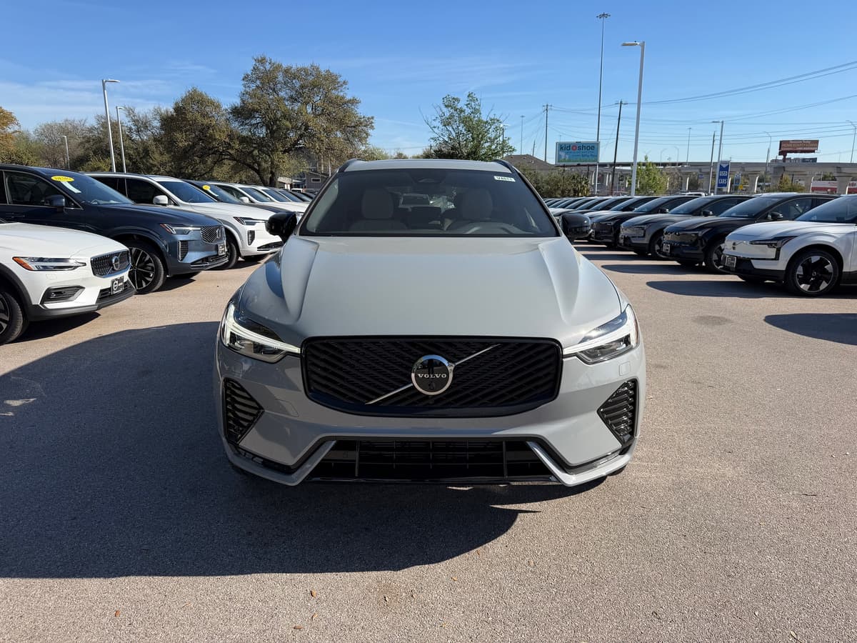 2026 Volvo XC60 - Image 4