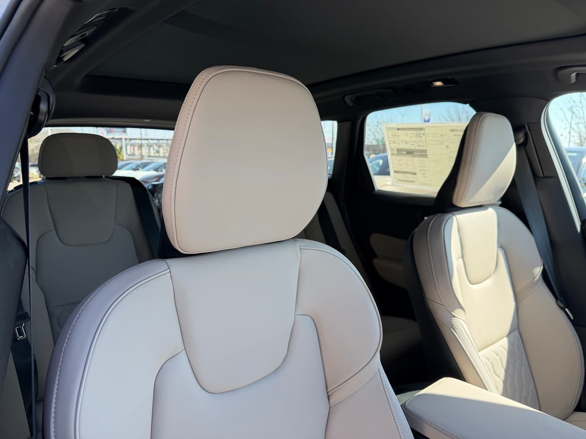 2026 Volvo XC60 - Image 9