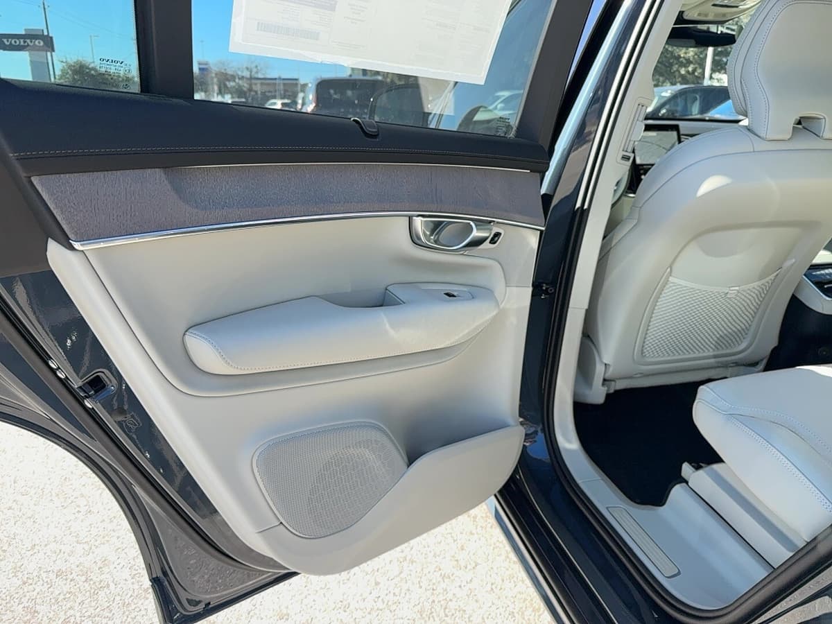 2026 Volvo XC90 - Image 14
