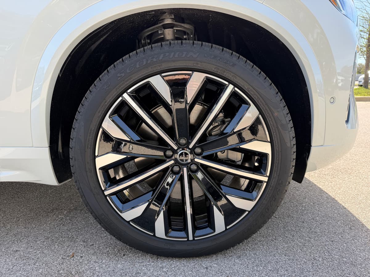 2026 Volvo XC90 plug-in hybrid - Image 7