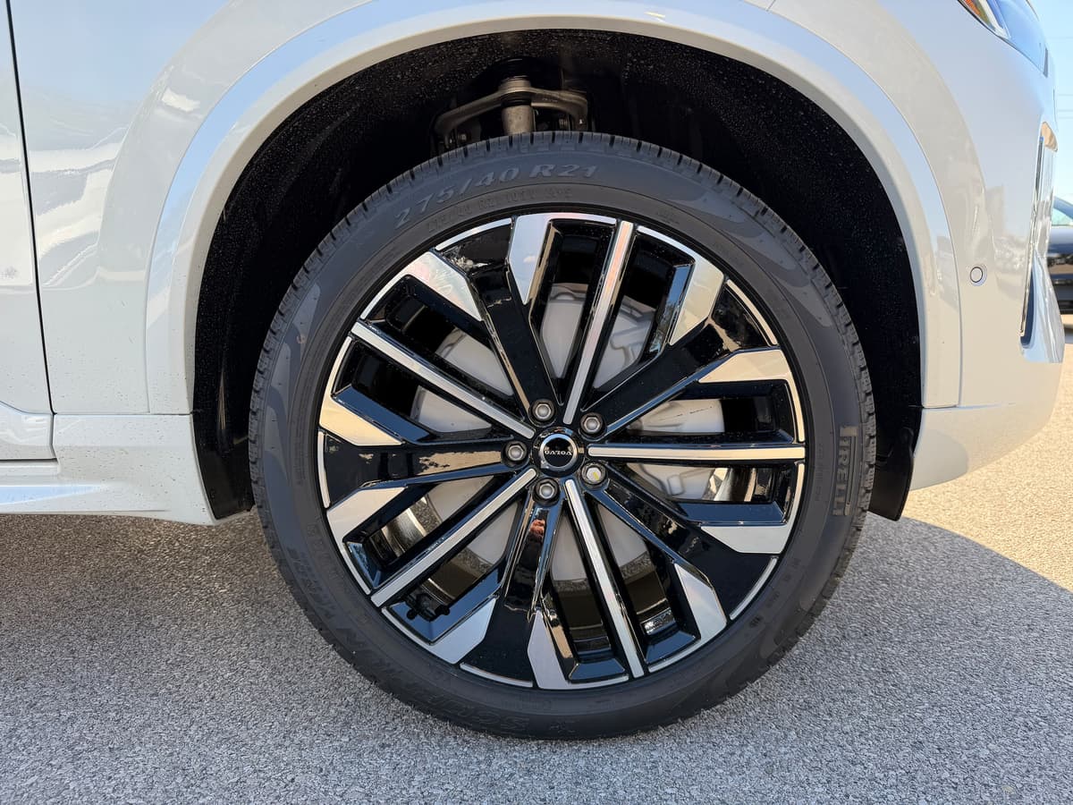 2026 Volvo XC90 plug-in hybrid - Image 7