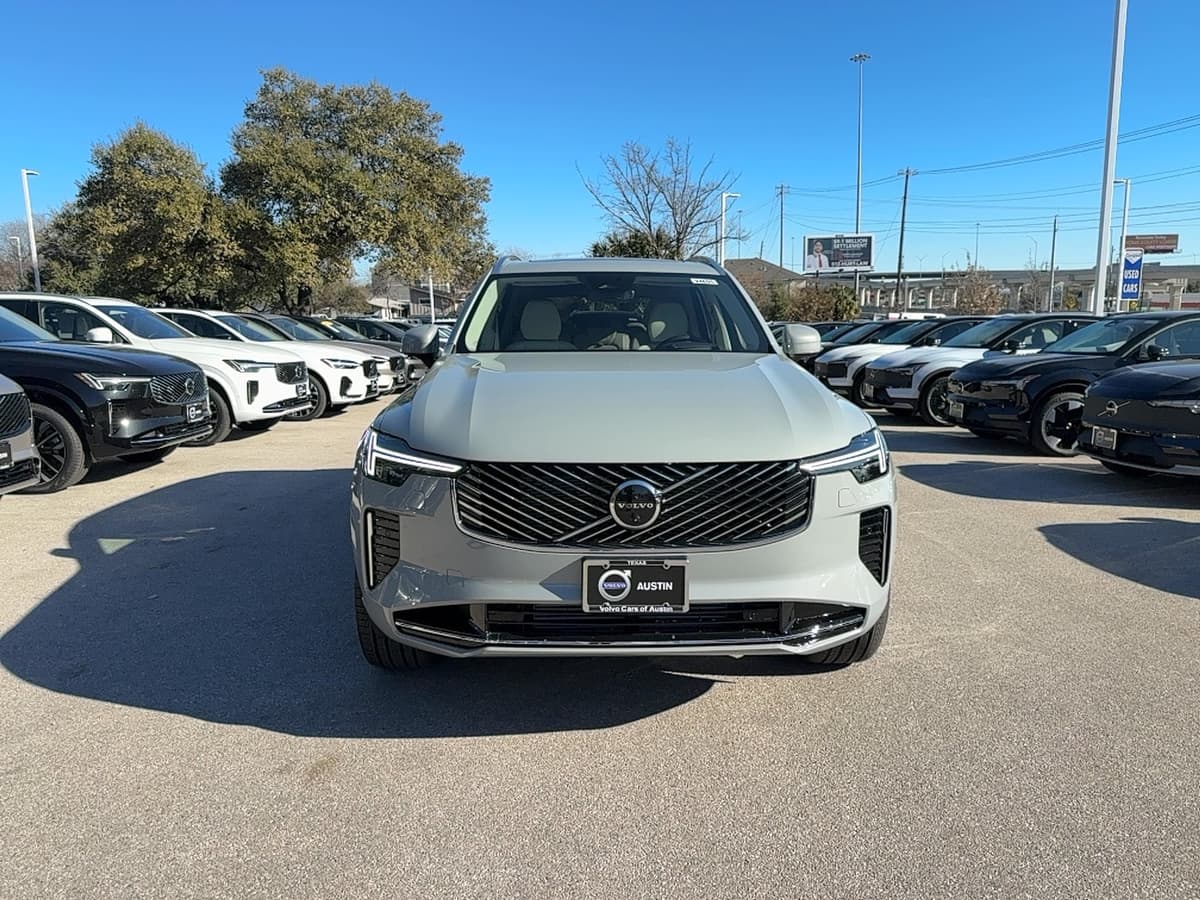 2026 Volvo XC90 plug-in hybrid - Image 7