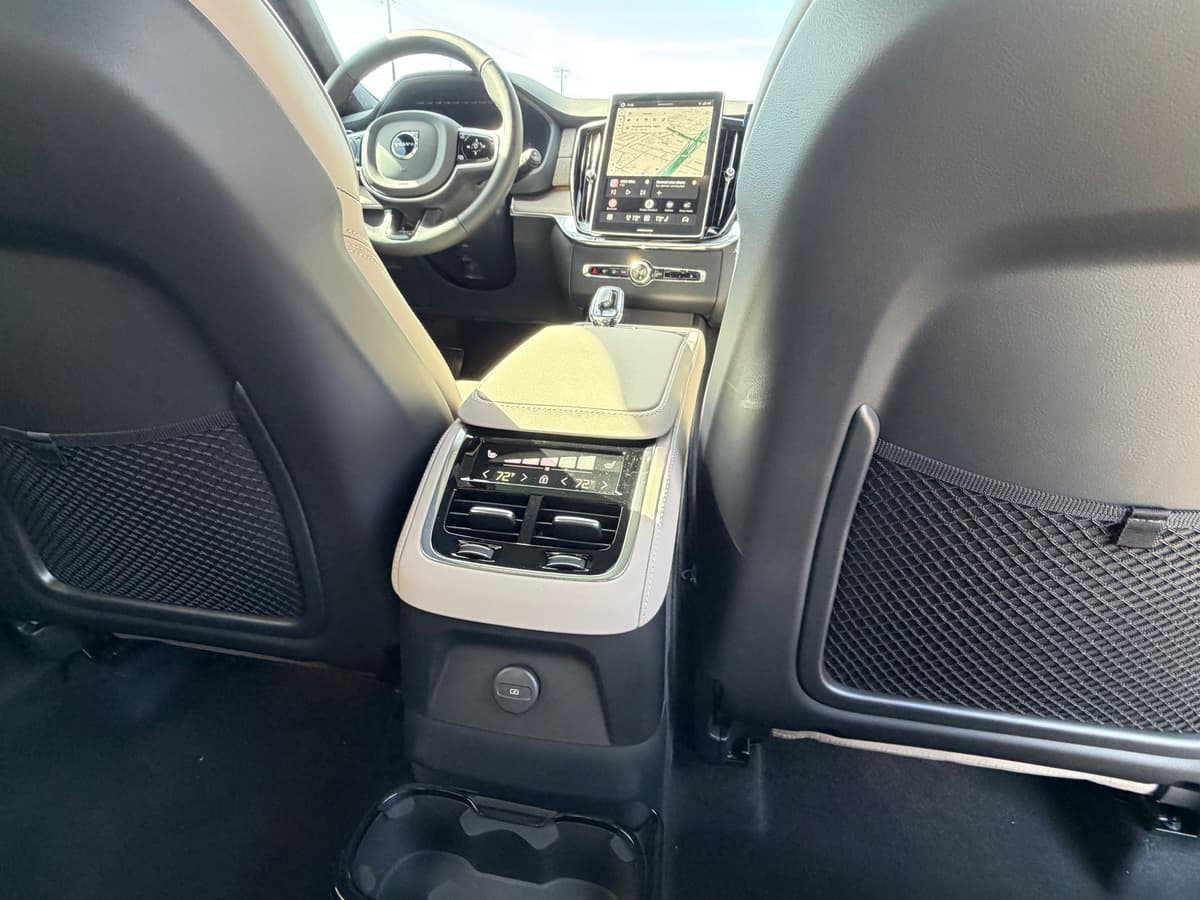 2026 Volvo XC90 plug-in hybrid - Image 11