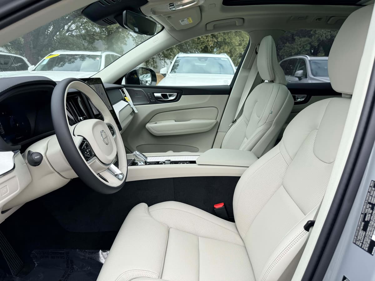 2026 Volvo XC60 - Image 12