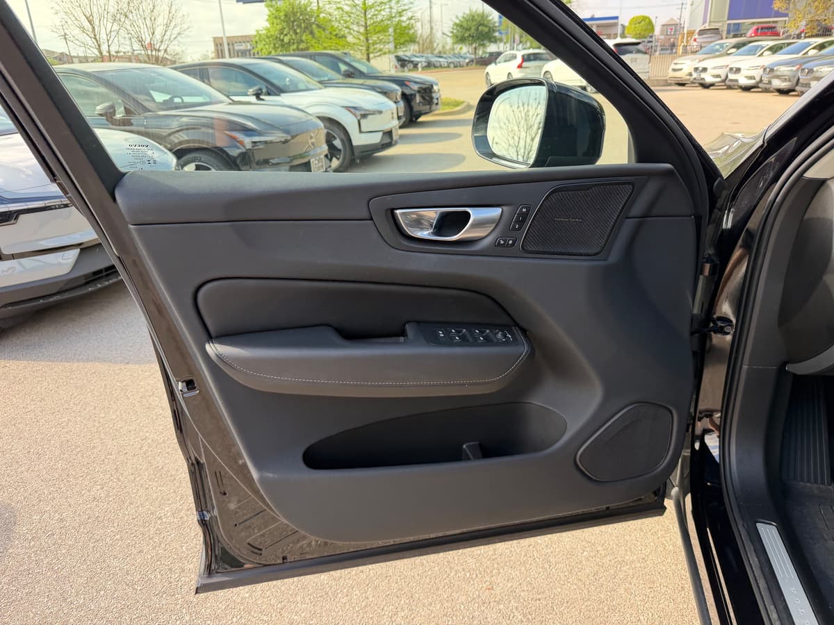 2024 Volvo XC60 - Image 24