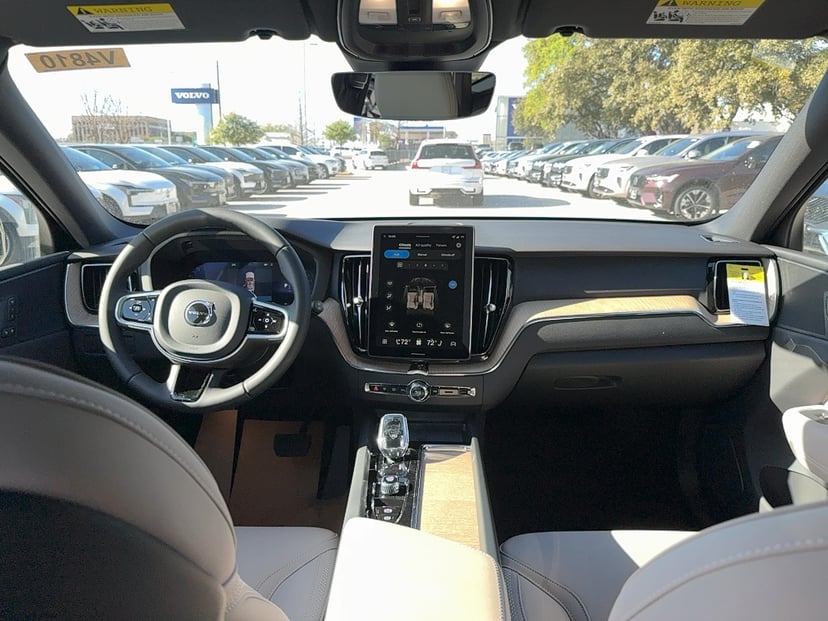 2026 Volvo XC60 - Image 16