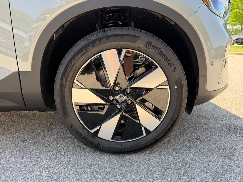 2026 Volvo EX40 - Image 7