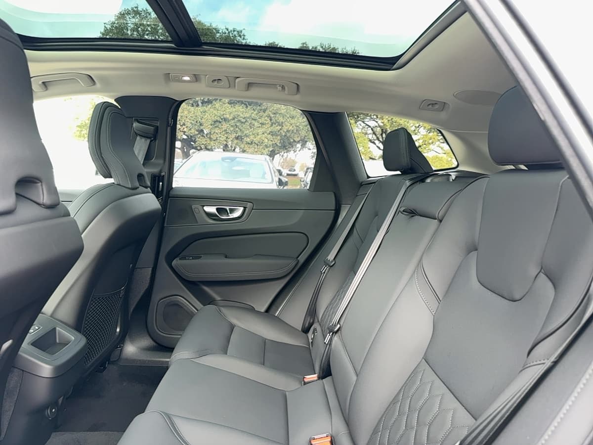 2026 Volvo XC60 - Image 15