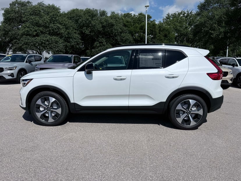 2026 Volvo XC40 - Image 2