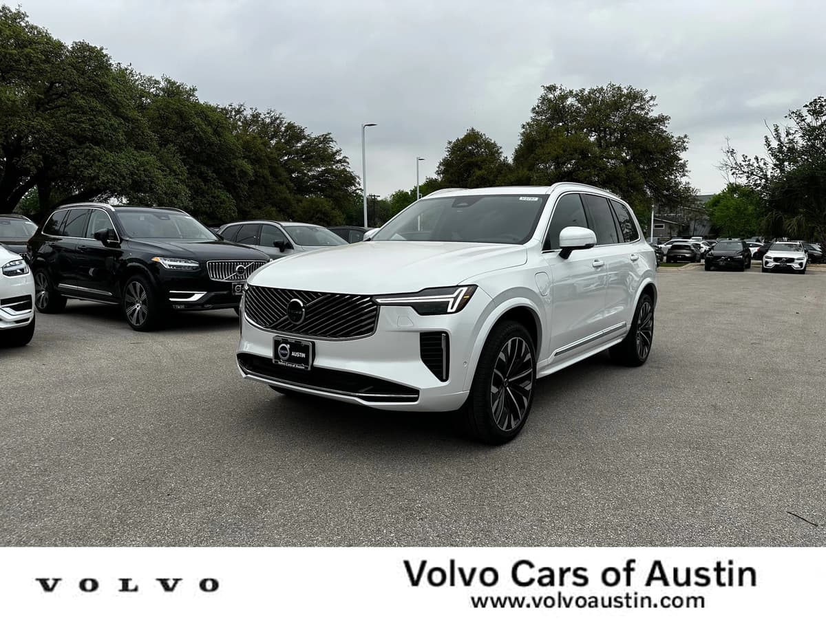 2025 Volvo XC90 plug-in hybrid - Image 1