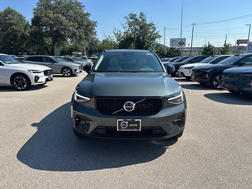 2026 Volvo XC40 - Image 5