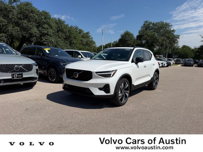 2026 Volvo XC40 - Image 2