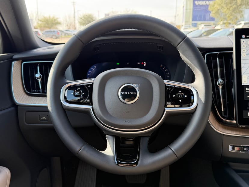 2026 Volvo XC60 - Image 13