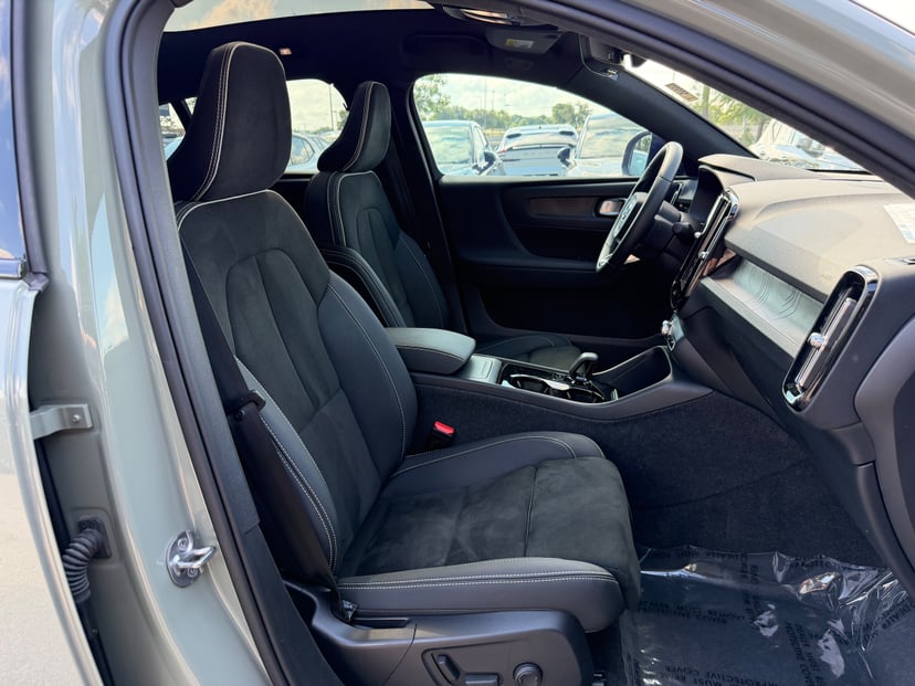 2023 Volvo C40 Recharge Pure Electric - Image 10