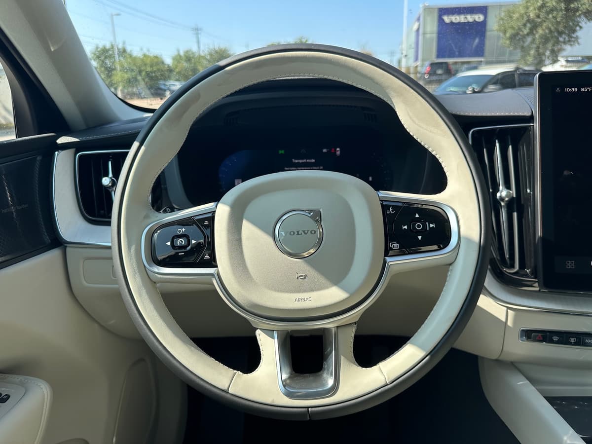 2026 Volvo XC60 - Image 14