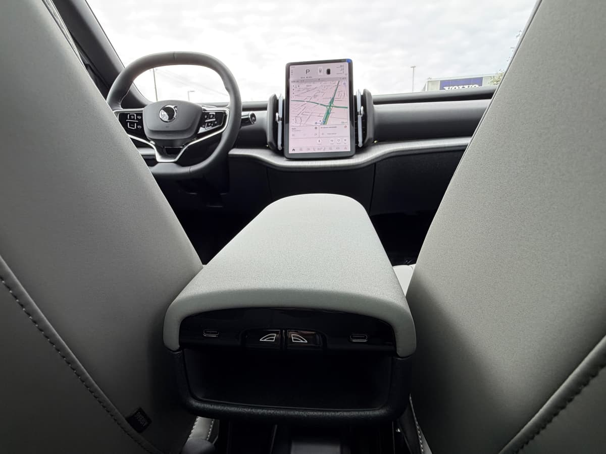 2026 Volvo EX30 Cross Country - Image 11