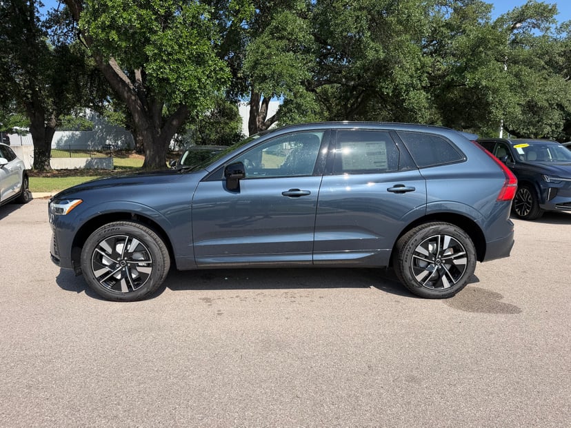 2026 Volvo XC60 - Image 2