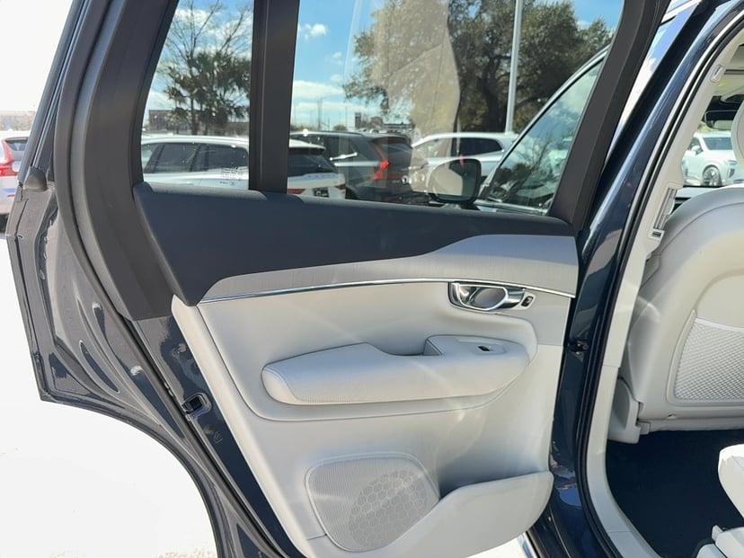 2021 Volvo XC90 - Image 11