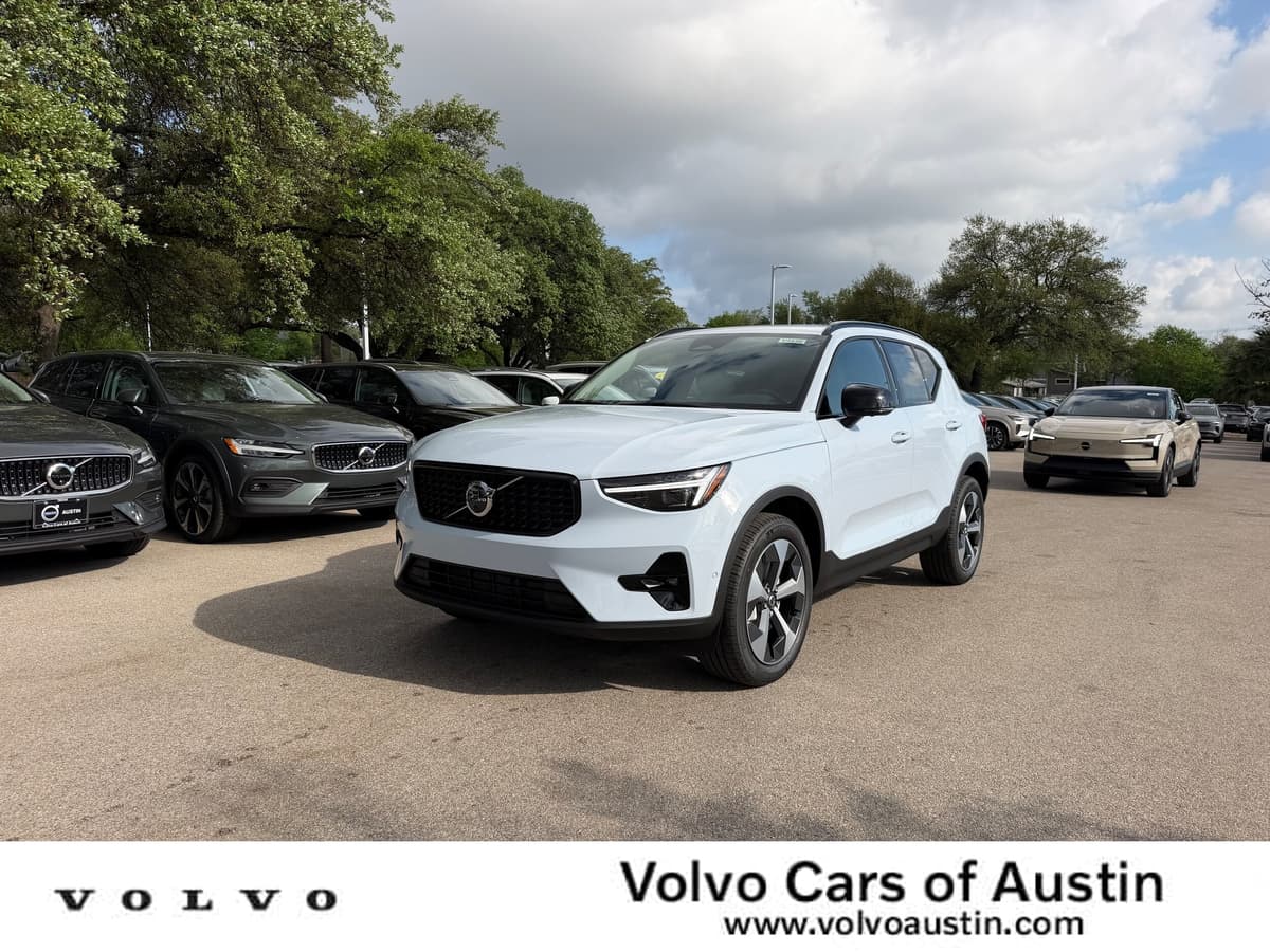 2026 Volvo XC40 - Image 1