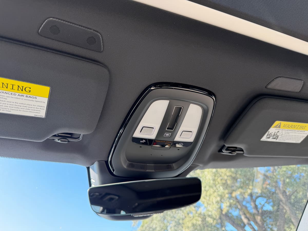 2026 Volvo XC90 plug-in hybrid - Image 16