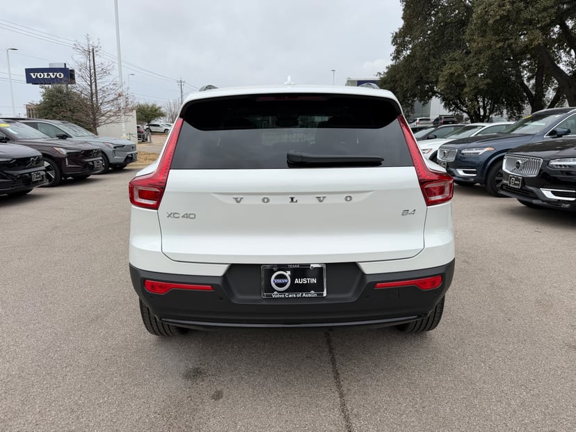 2026 Volvo XC40 - Image 5