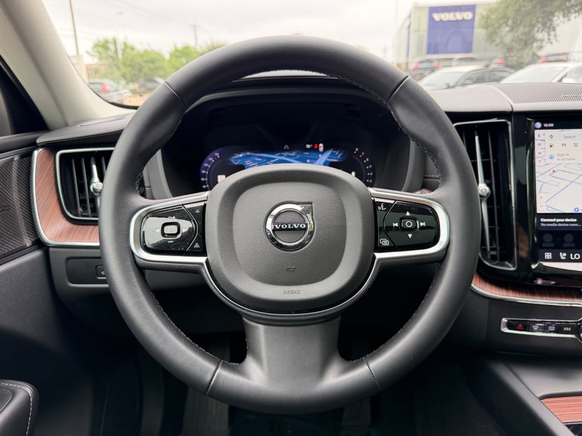 2023 Volvo XC60 - Image 16