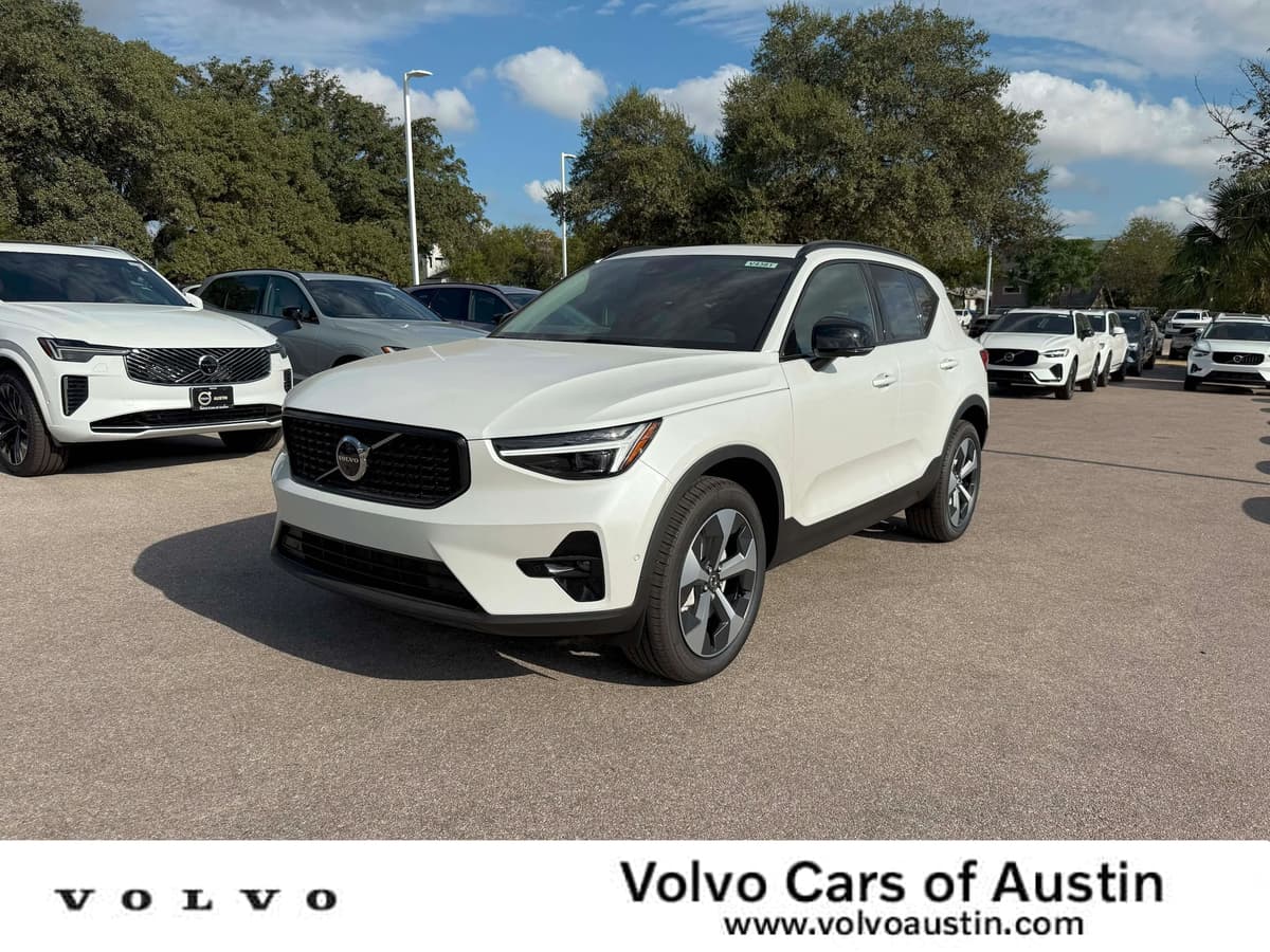 2026 Volvo XC40 - Image 1