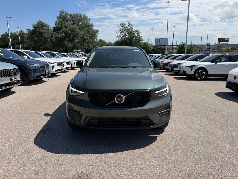 2026 Volvo XC40 - Image 5