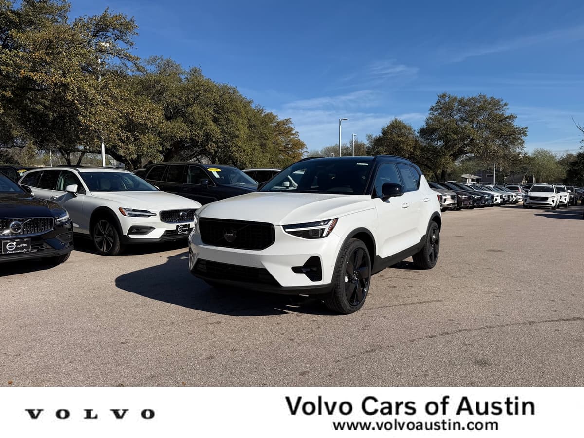 2026 Volvo XC40 - Image 1