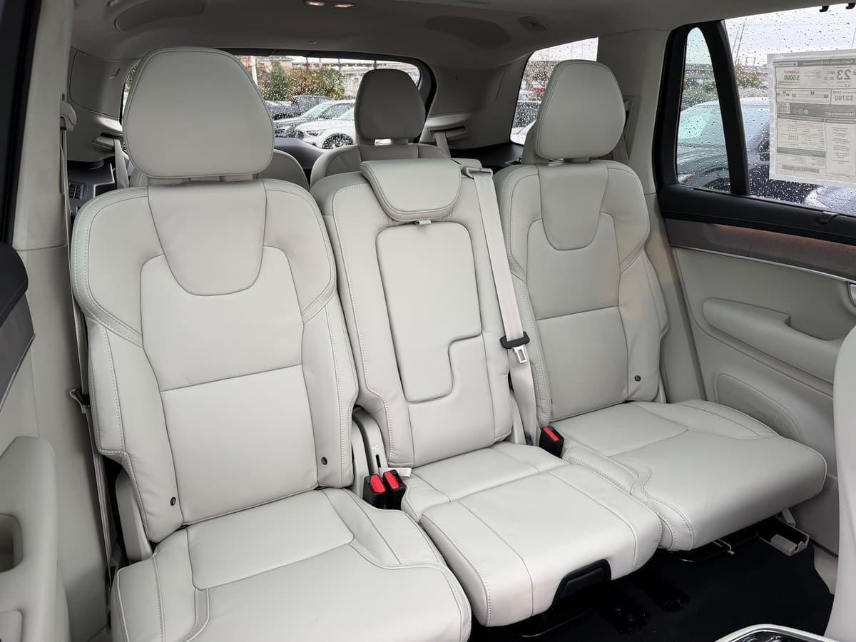 2026 Volvo XC90 - Image 10