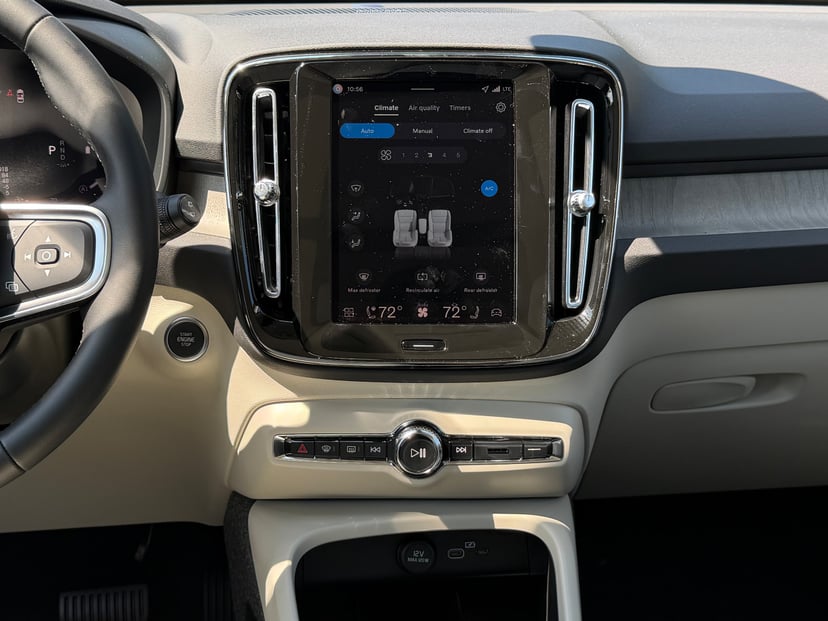 2026 Volvo XC40 - Image 12