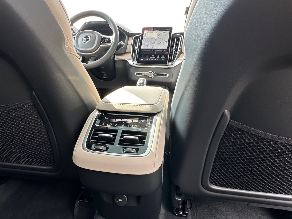 2026 Volvo XC90 - Image 12
