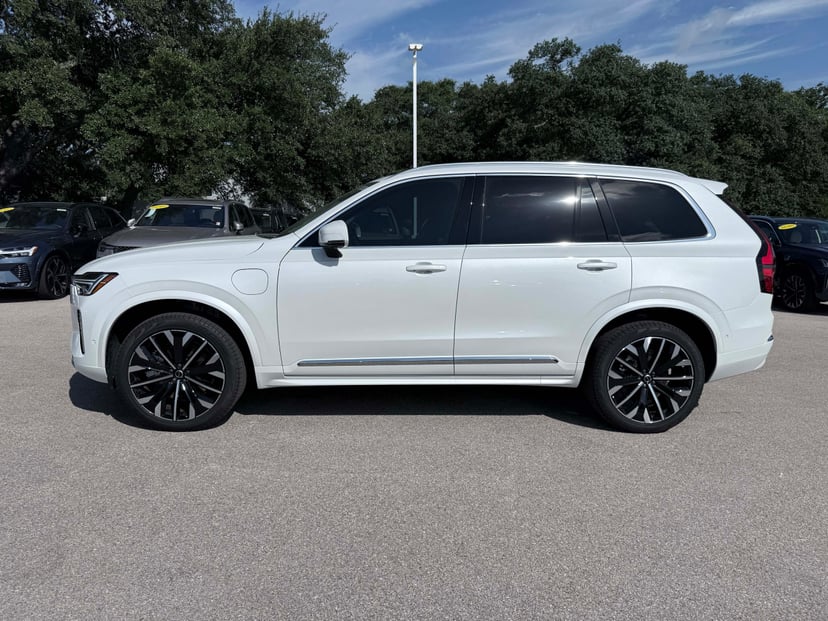 2026 Volvo XC90 plug-in hybrid - Image 2