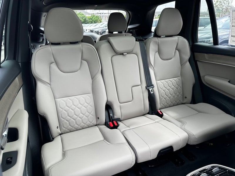 2025 Volvo XC90 plug-in hybrid - Image 10