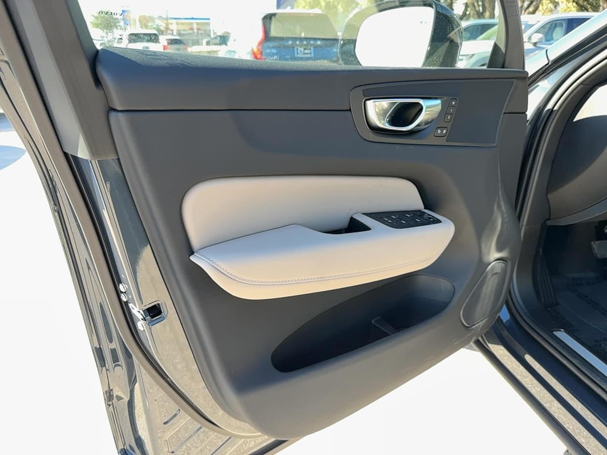 2026 Volvo XC60 - Image 11