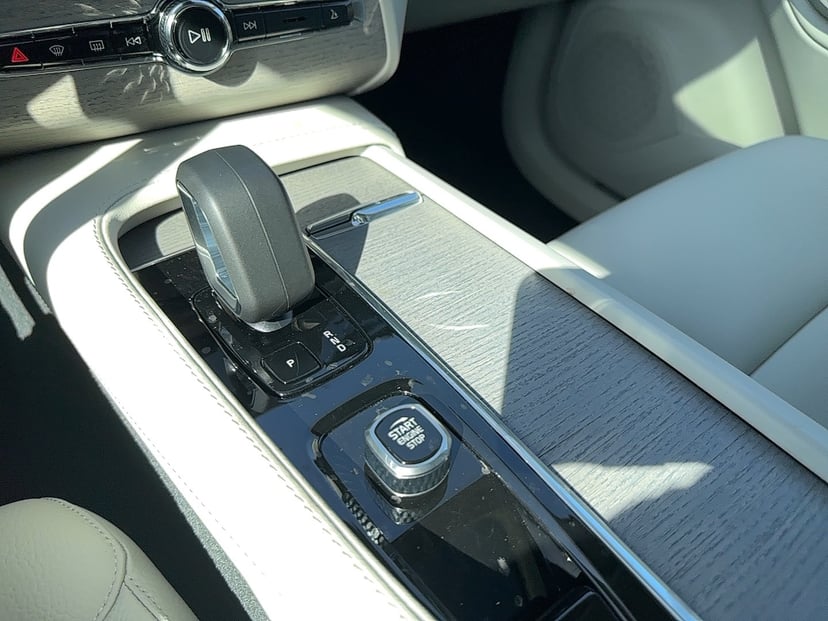 2025 Volvo XC90 plug-in hybrid - Image 25