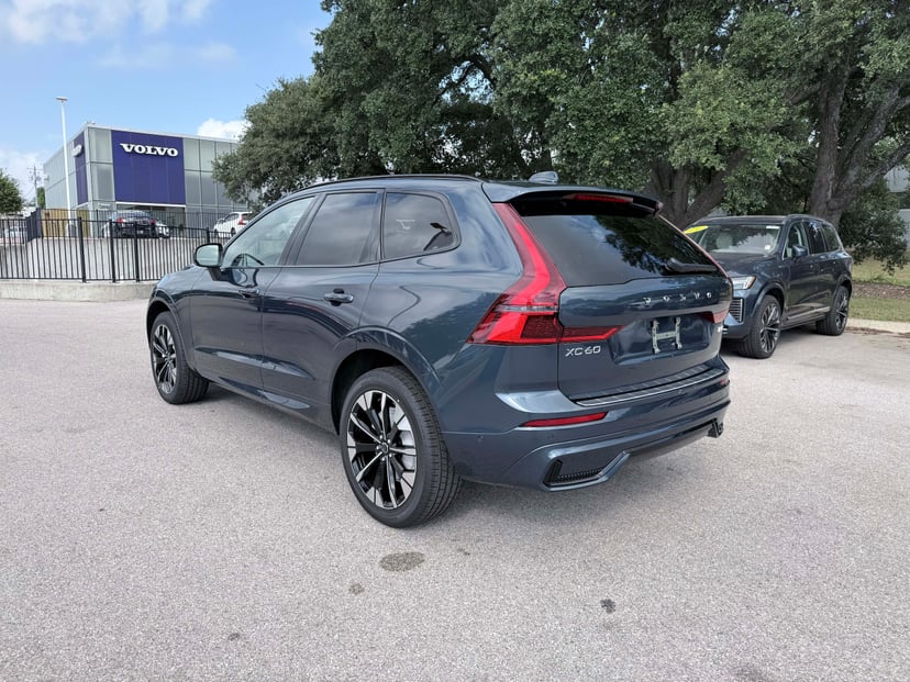 2026 Volvo XC60 - Image 3