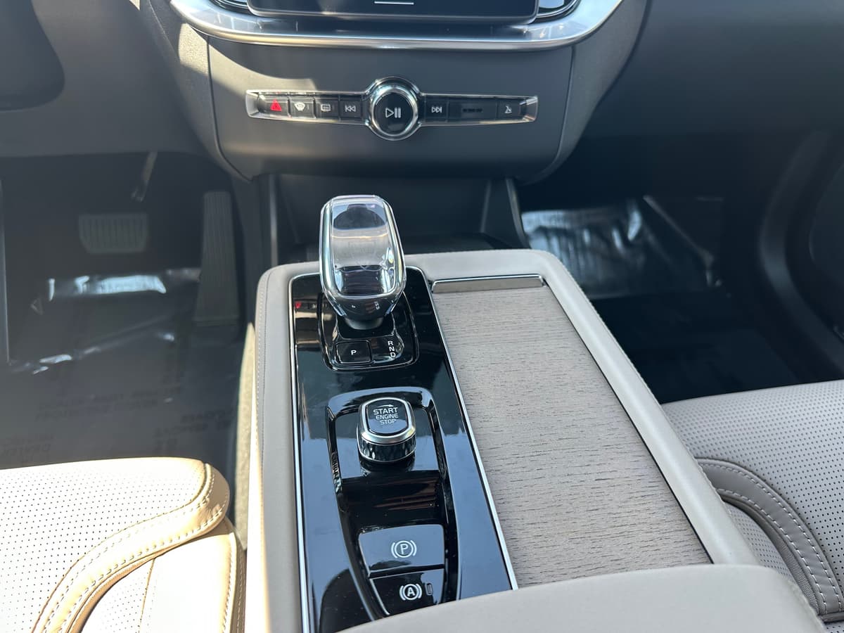 2026 Volvo XC90 - Image 14