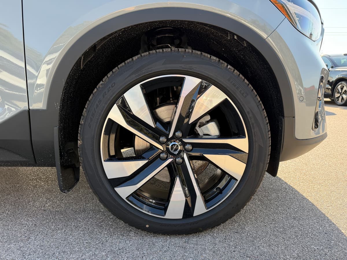 2026 Volvo XC40 - Image 7